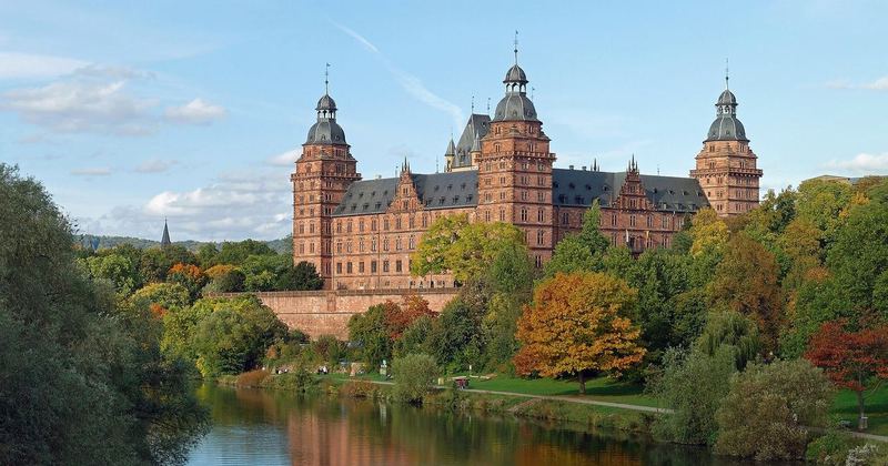 Web Design Aschaffenburg – Johannisburg Castle, Gateway to the Spessart